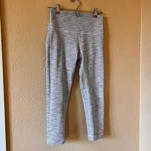 White striped lululemon 3/4 leggings